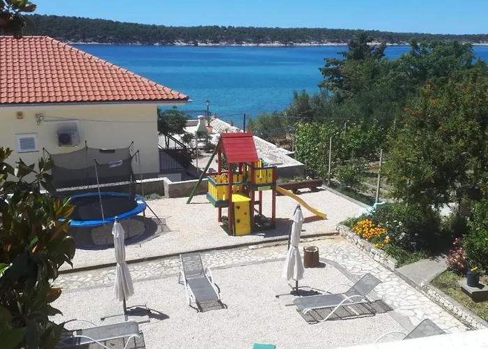 Apartments Frankic דירה *