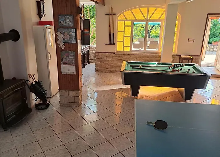 Apartments Frankic דירה