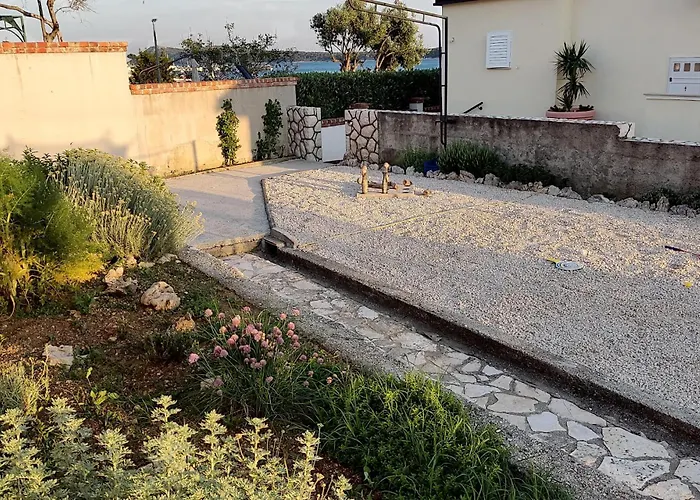 Apartments Frankic דירה