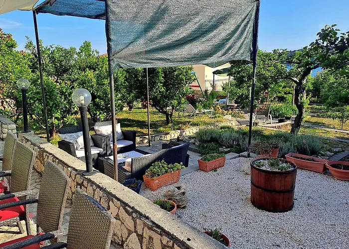 Apartments Frankic דירה