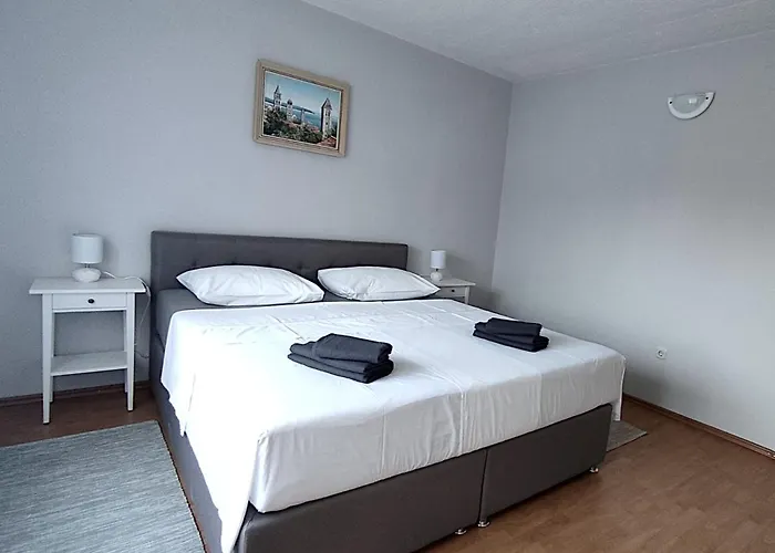 Apartments Frankic ראב