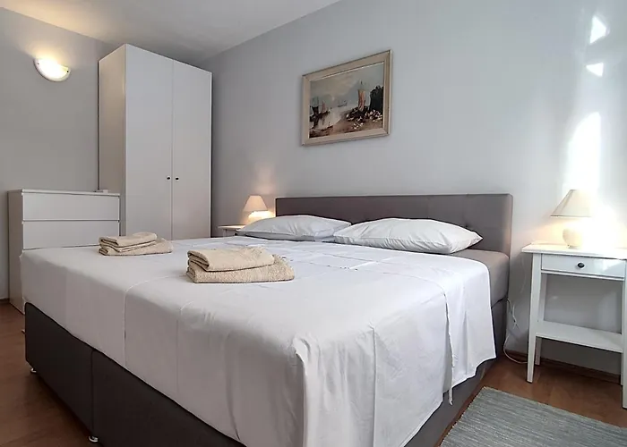 Apartments Frankic דירה