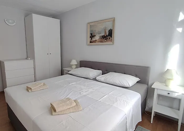 Apartments Frankic דירה