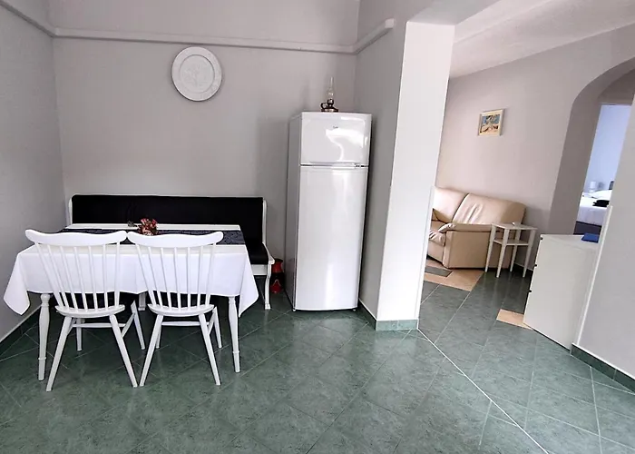 Apartments Frankic דירה *